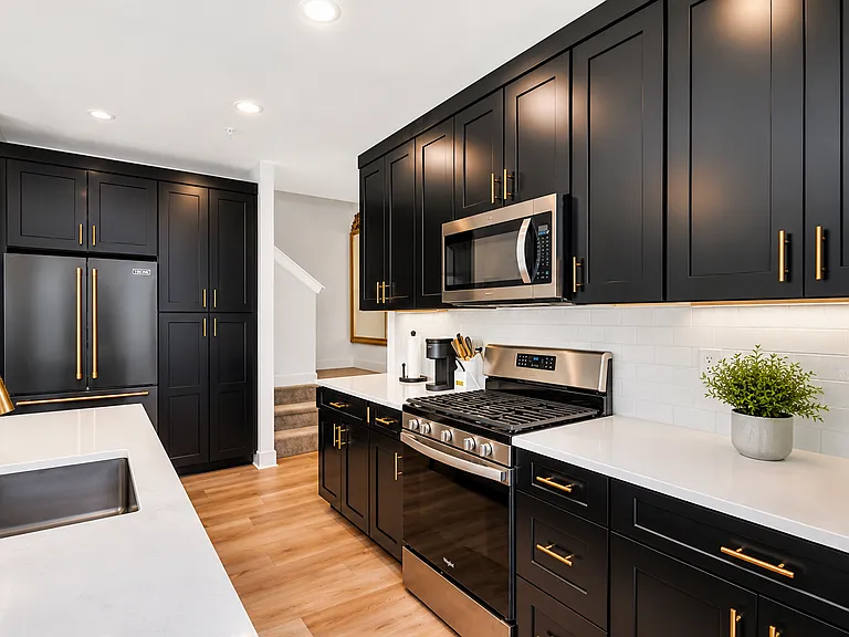 800 Gillian Ln #800 — Photo 3