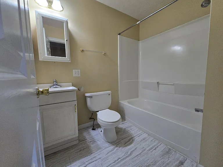 610 N McLean St — Photo 9