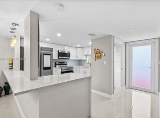 811 S Hollybrook Dr APT 208, Pembroke Pines, FL 33025