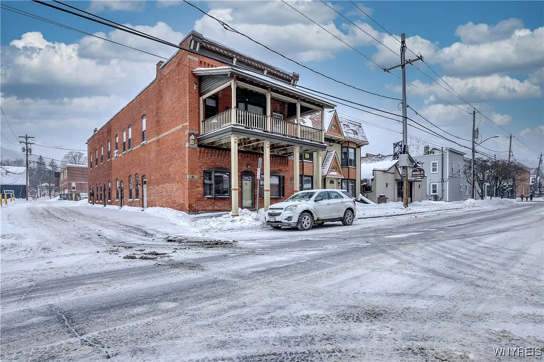 1-8 Arlington Arms photo 1