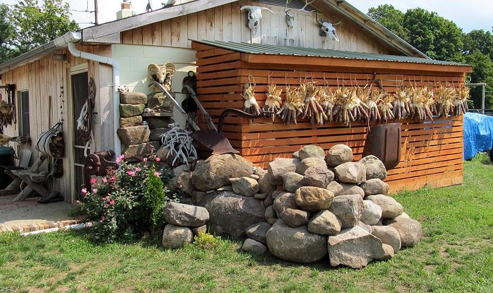 2nd image of 7688 Middle Ridge Rd