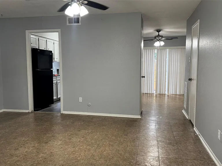 7925 Grove Ridge Dr — Photo 12