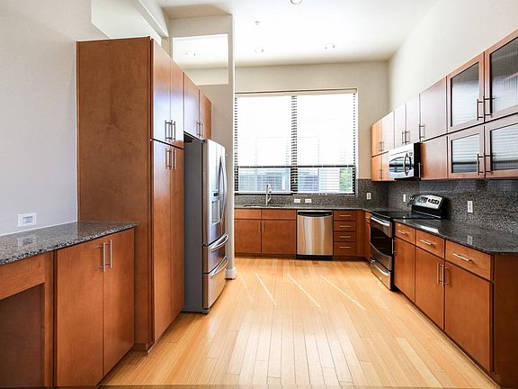 5th image of 2307 Camden Dr APT A