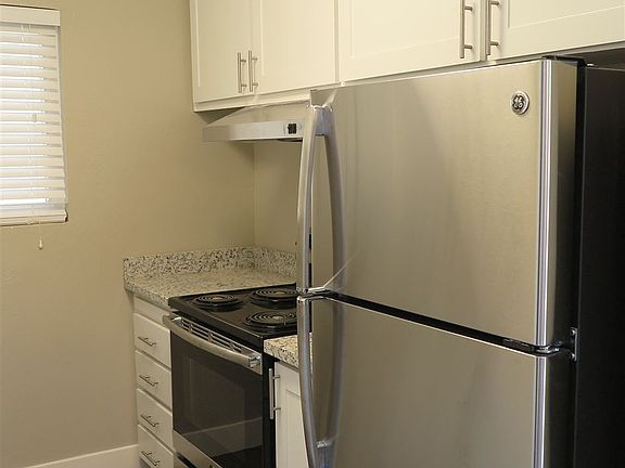 3rd image of 1027 35th Ave APT 21