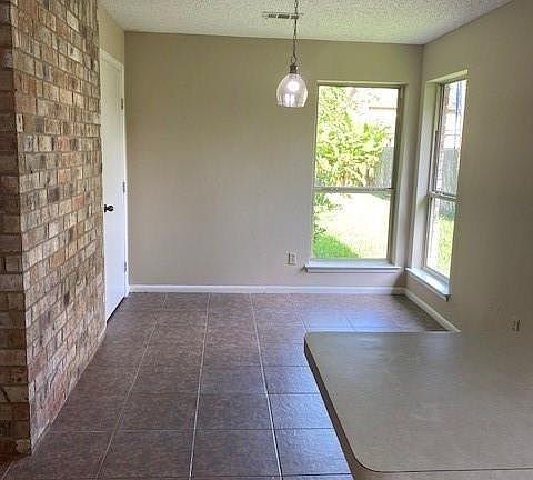 5th image of 523 Gleneagles Dr