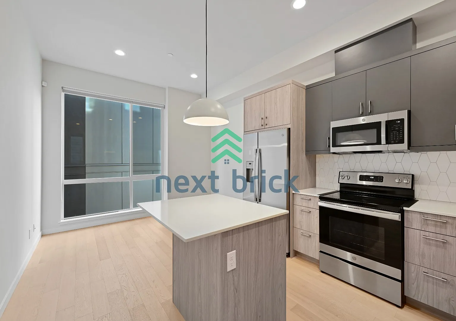 "Charming 3-Bedroom Townhouse Retreat in the Heart of Seattle - 3104C SW Avalon Way!" — Photo 3