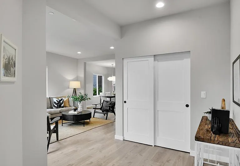 214 E Boston St #3 — Photo 3
