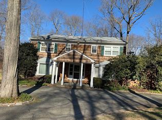 Rolling Dr, Brookville, NY 11545