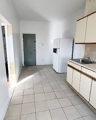 2nd image of 12-10 Astoria Blvd #2R