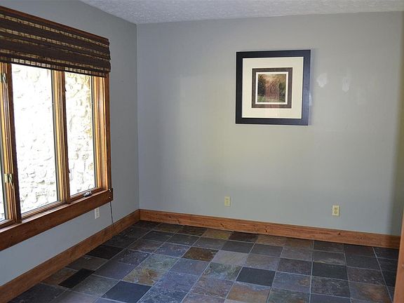 5th image of 2320 Natalie Ln