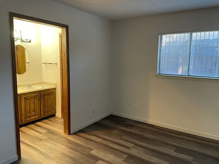 Huge Nob Hill 1 Bedroom w/ Garage, Storage, Ref. Air, & Updates — Photo 11