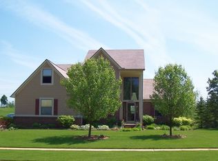 2043 Sandlewood Dr, White Lake, MI 48383