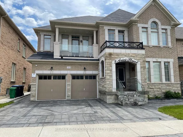 3 Aries St, Brampton, ON L6Y 5Z2