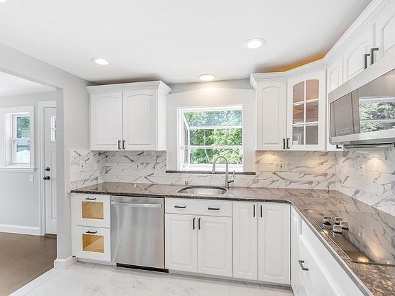 2nd image of 22 Geraldine Dr