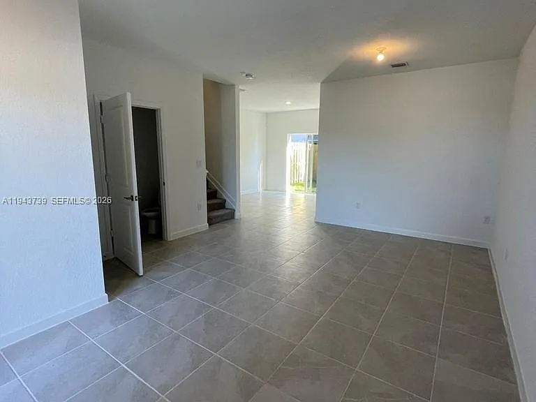 2634 SE 11th Ct #2634 — Photo 4