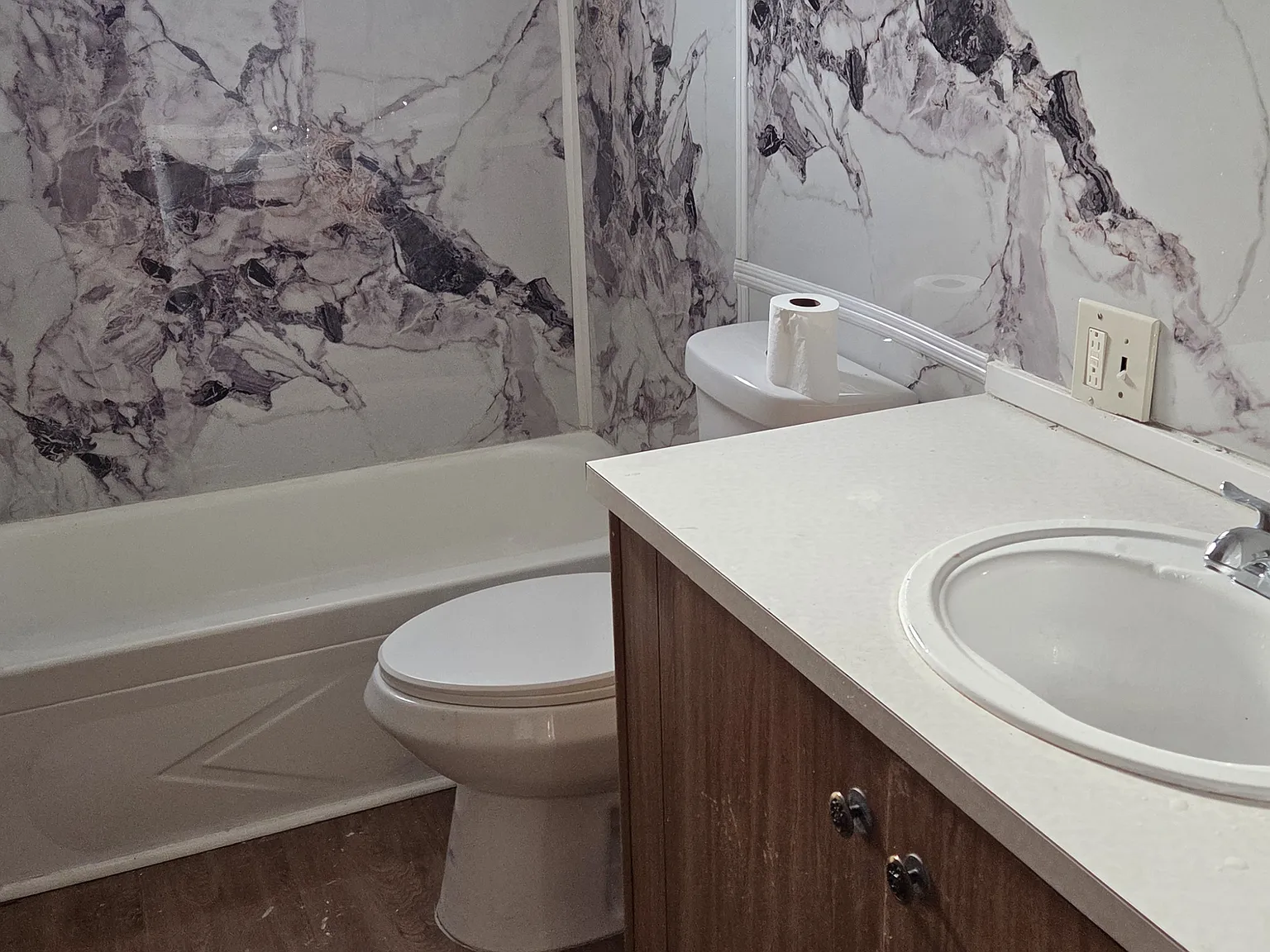 2 bed, 720 sqft, $1,000 — Photo 2