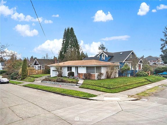 One level living with a functional 960 sq. ft. floor plan.