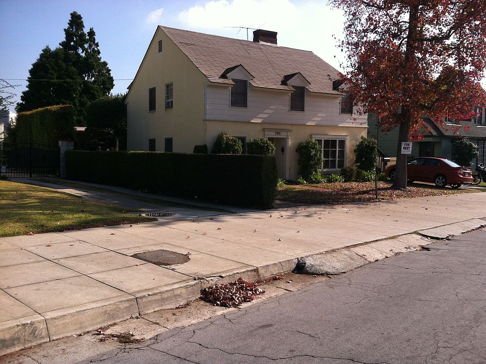 1st image of 795 Elmira St