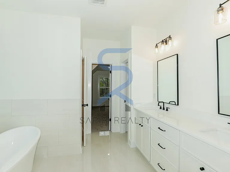 3374 Lee Dr — Photo 15