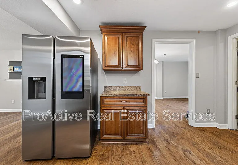1065 Lindenwood Ave — Photo 5