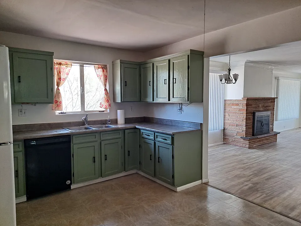 Kitchen & Dining room