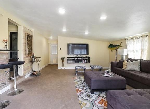 4th image of 12 Laux Manor Dr