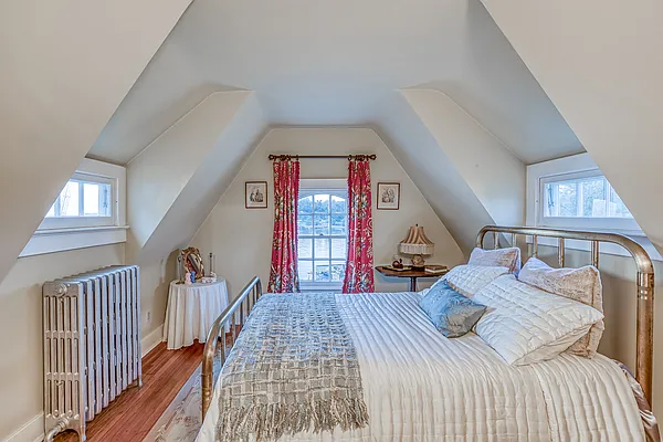 Sold by Century 21 American Homes | media 22