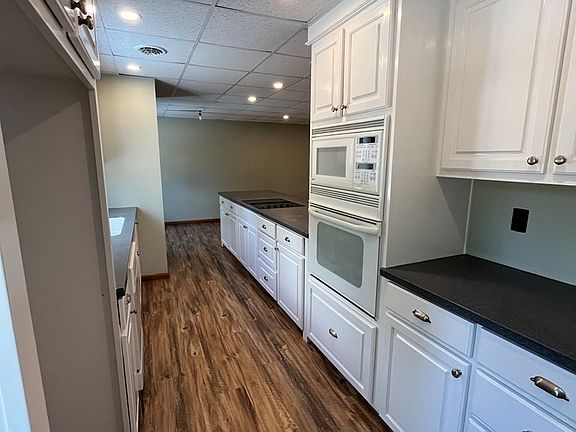 3rd image of 211 Vine St