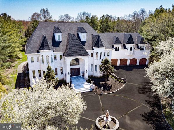 832 Paradise Dr, Ambler, PA 19002