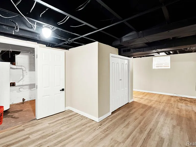 23248 Helen St — Photo 27
