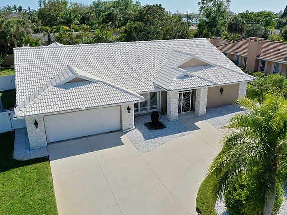 2nd image of 405 Waterside Ln
