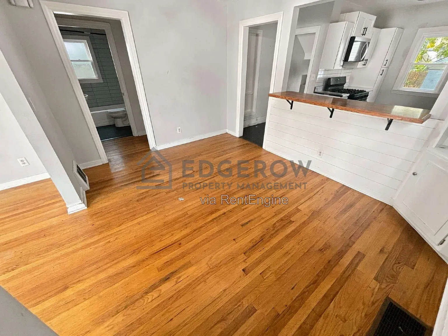 3 bed, 2.0 bath, 912 sqft, $2,000 — Photo 4