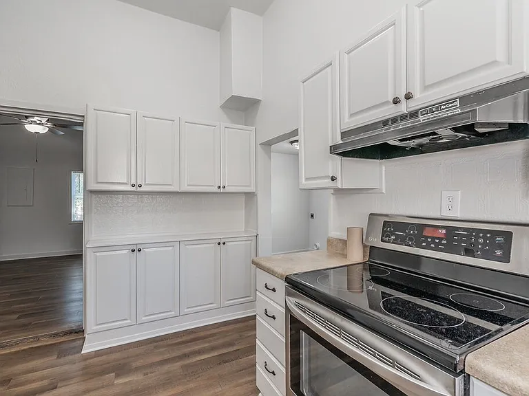 505 N Lamar St — Photo 12