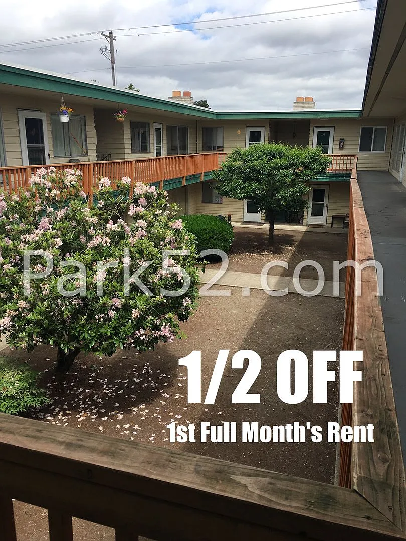 1/2 Off First Full Month! Lower Level 2 Bedroom 1 Bathroom Apartment in Tacoma — Photo 1