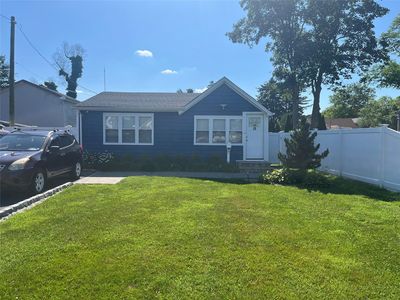 19 9th Avenue, Huntington Station, NY, 11746