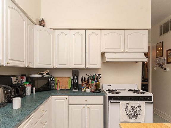 5th image of 2344 W Cullom Ave #1