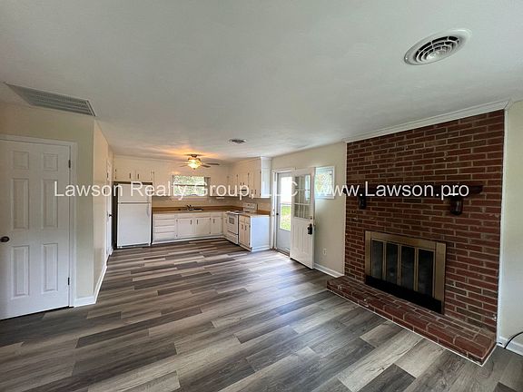 4th image of 1527 Glenwood Dr SE