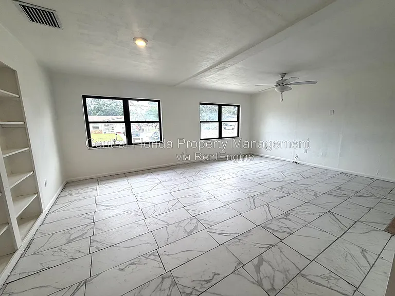 1624 Ferndell Rd — Photo 4