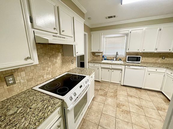 5th image of 503 Brookstone Dr