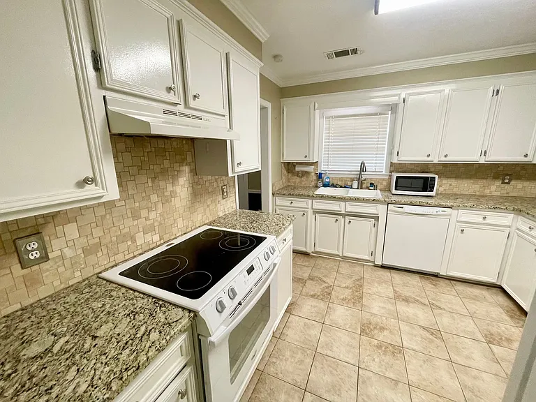 503 Brookstone Dr — Photo 5