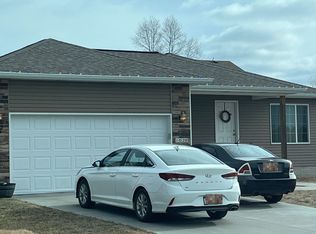 1020 Hickory St, Hickman, NE 68372