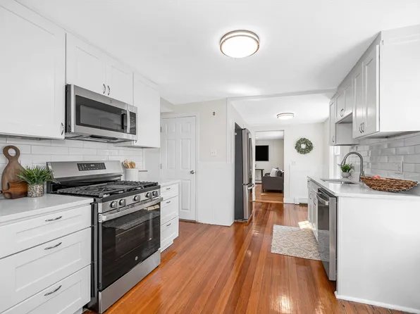 17 Swains Pond Ave, Melrose, MA 02176