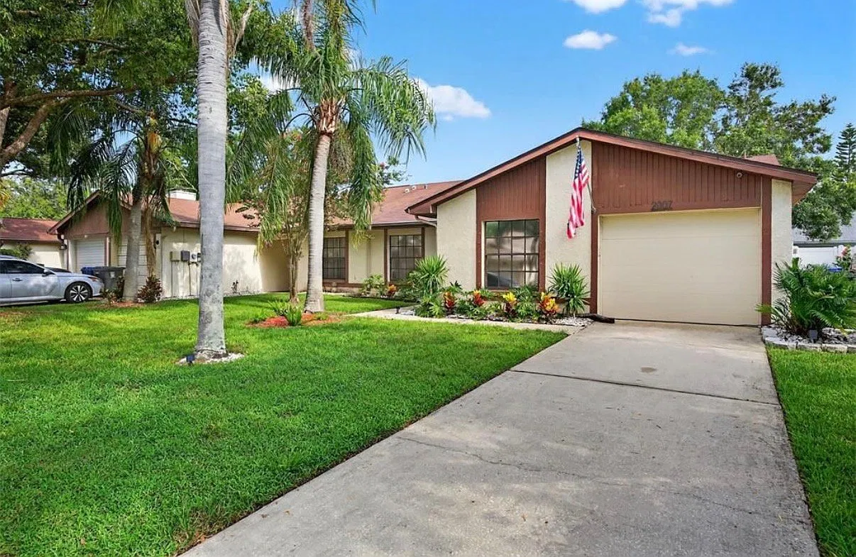 Beautifully Renovated 3BR 2BTH Home in Desirable Oldsmar Community — Photo 4