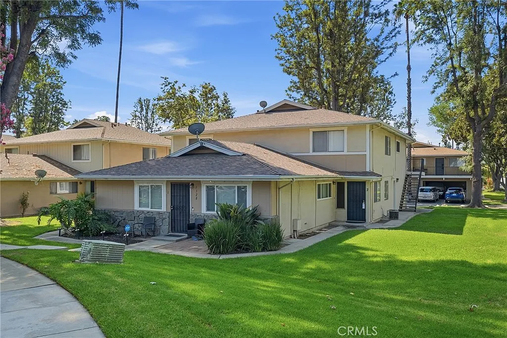 2 bed, 840 sqft, $2,500 — Photo 2