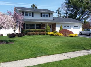 57 E Hill Dr, Smithtown, NY 11787
