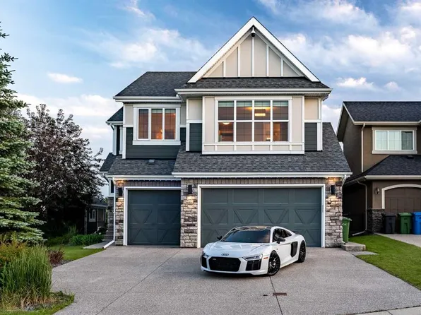 201 NE Stonemere Bay, Chestermere, AB T1X 0S1