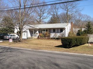 1471 Grundy Ave, Holbrook, NY 11741