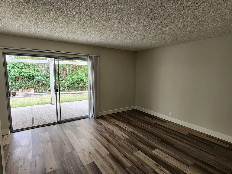 26731 Valpariso Dr — Photo 15