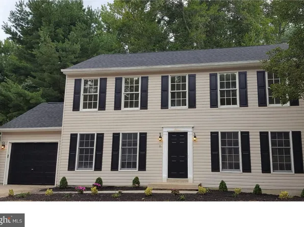 16 Gloucester Ct, Newark, DE 19702
