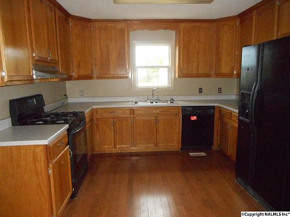 3rd image of 156 Damien Dr